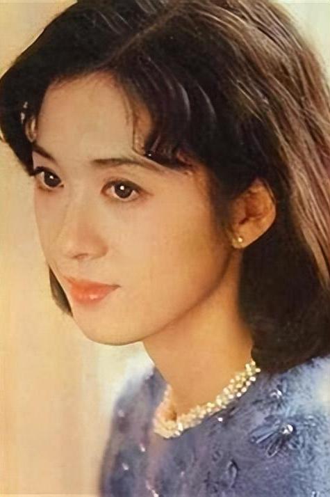 56岁傅艺伟曾是最美苏妲己,傅艺伟妲己最美瞬间为母祝寿