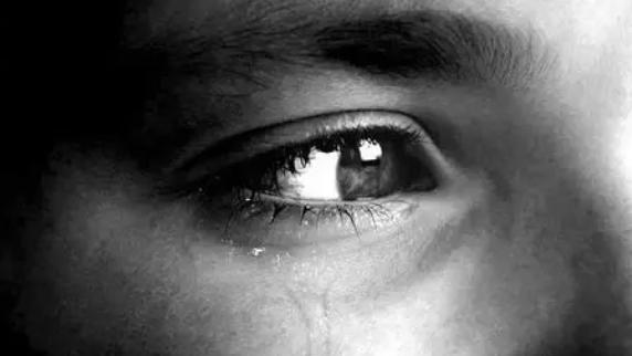 留守儿童被歧视例子,当过留守儿童的人内心都比较自卑