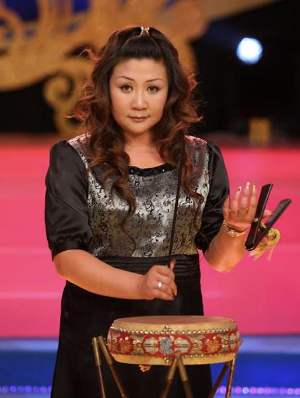 40岁王鸥与35岁何九华疑似同居，她会成为德云社最大牌的嫂子吗？