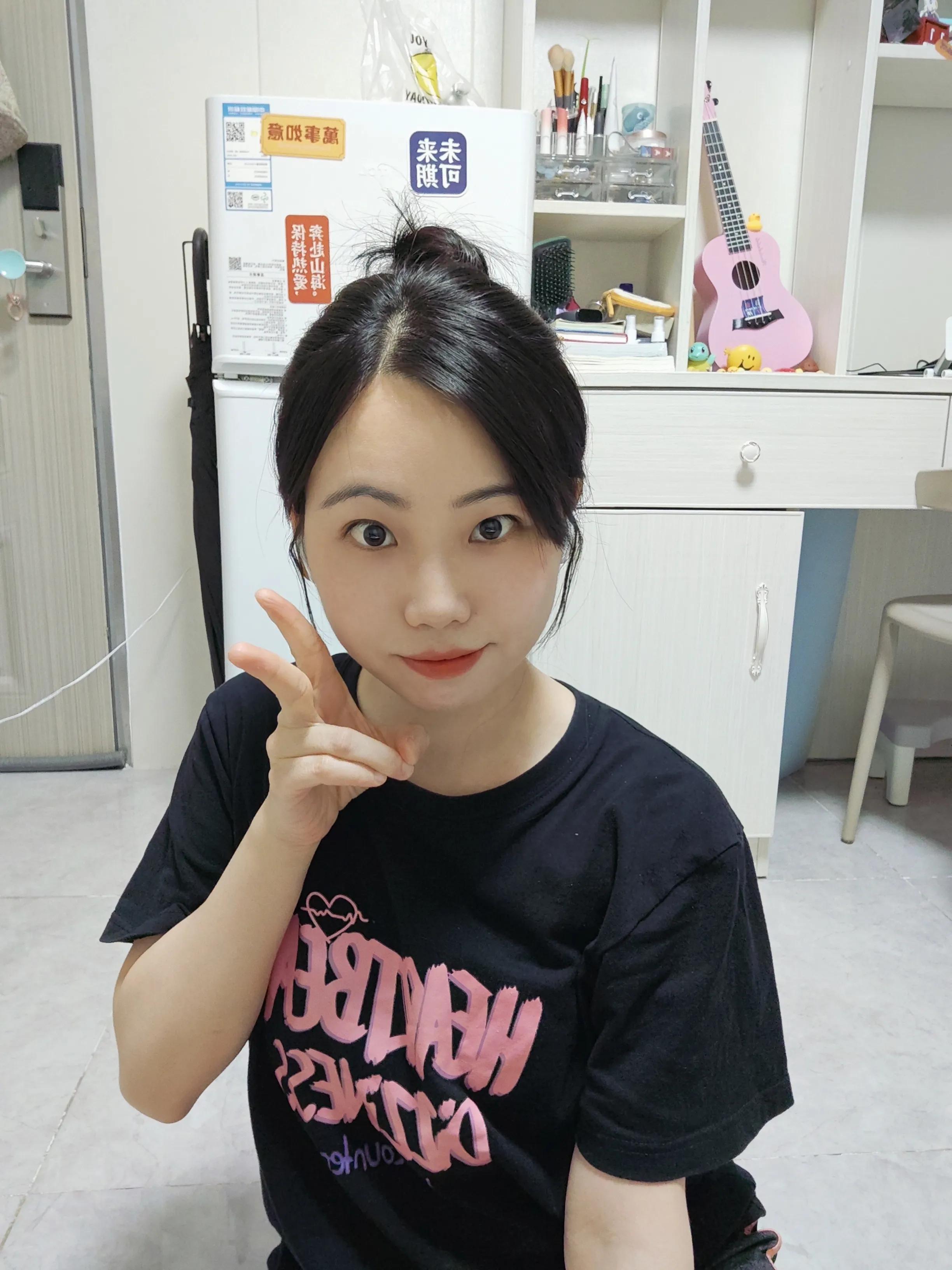 适合圆脸的高颅顶丸子头,夏季凉爽发型中长发丸子头