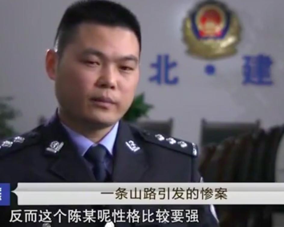 2015年女子让男邻居来她家住，邻居嫌她太强势，联合儿子将她杀死