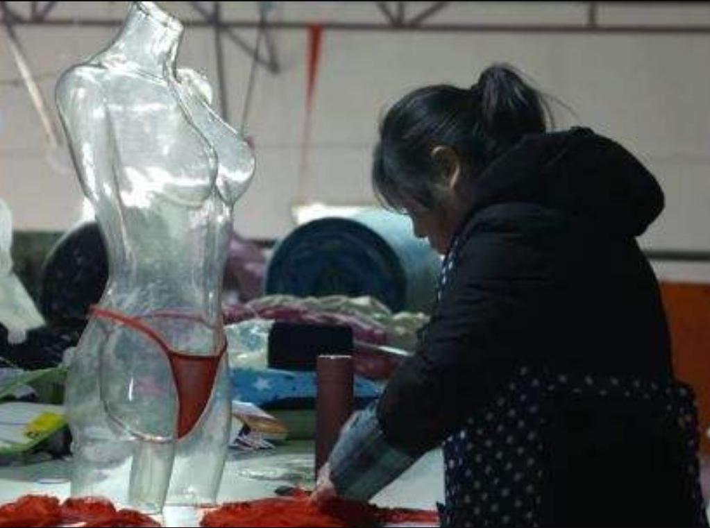 90后卖内衣一个月回本20万,90后小伙做衣服生意