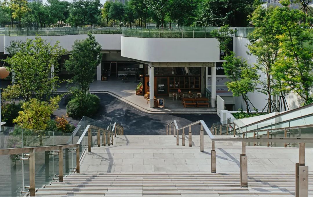 公路商店、露营咖啡...为什么这些新商业都在“去商业化”?