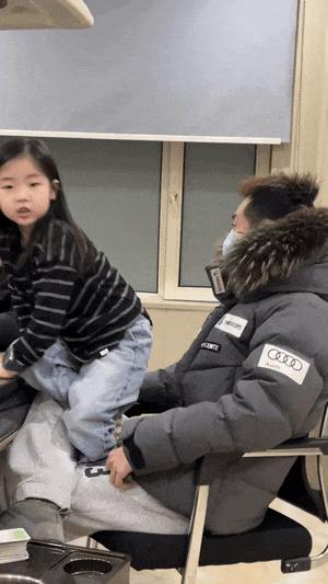 现在女大学生太开放,这么隐私的东西露在外面,男人看了都脸红了