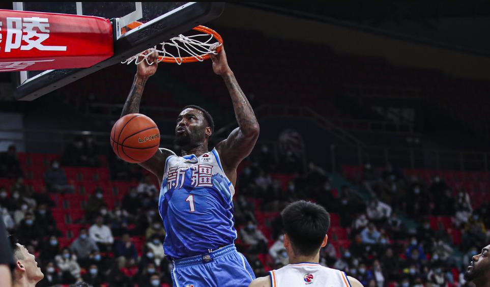 降级、输球、核心离队，*疆新**4支职业球队的2021年