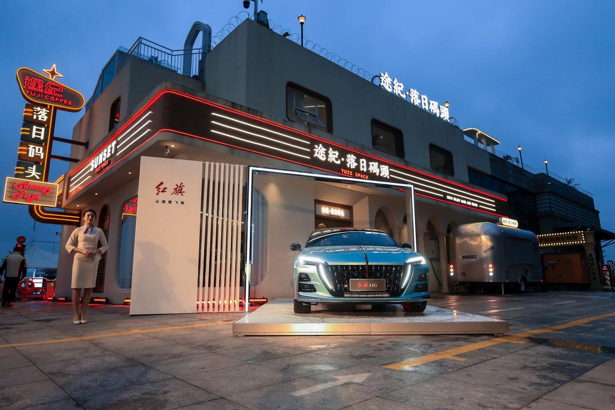 一场高速堵车，6小时才跑80公里！领悟电动汽车和燃油车的差距