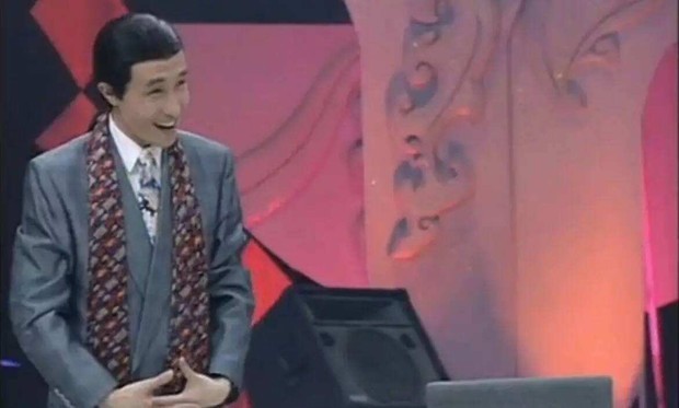 演小品和踢足球谁更丢脸