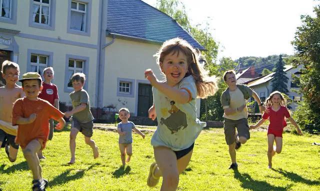 孩子同龄身高偏矮,孩子身高在正常值但是比同龄矮