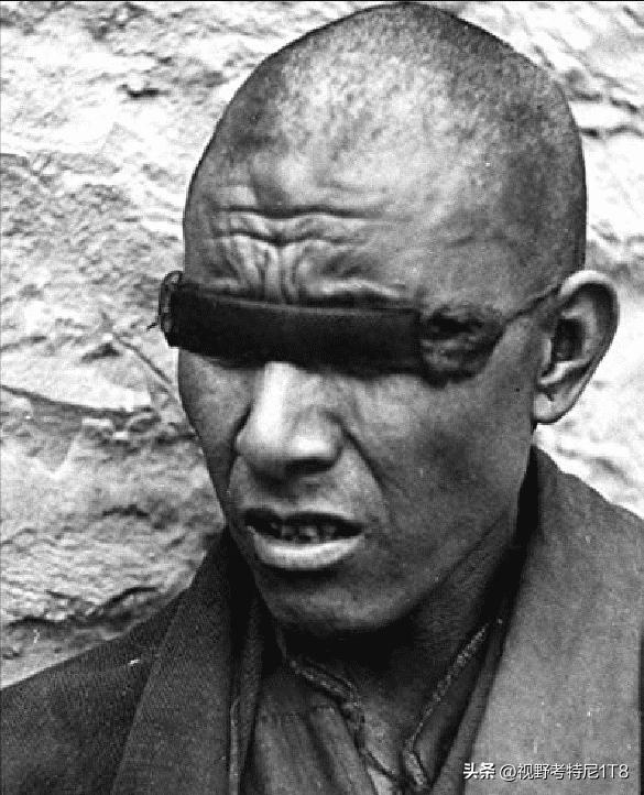 变态的纳粹德国，*光脱**犹太人女人衣服，集体*杀屠**！2