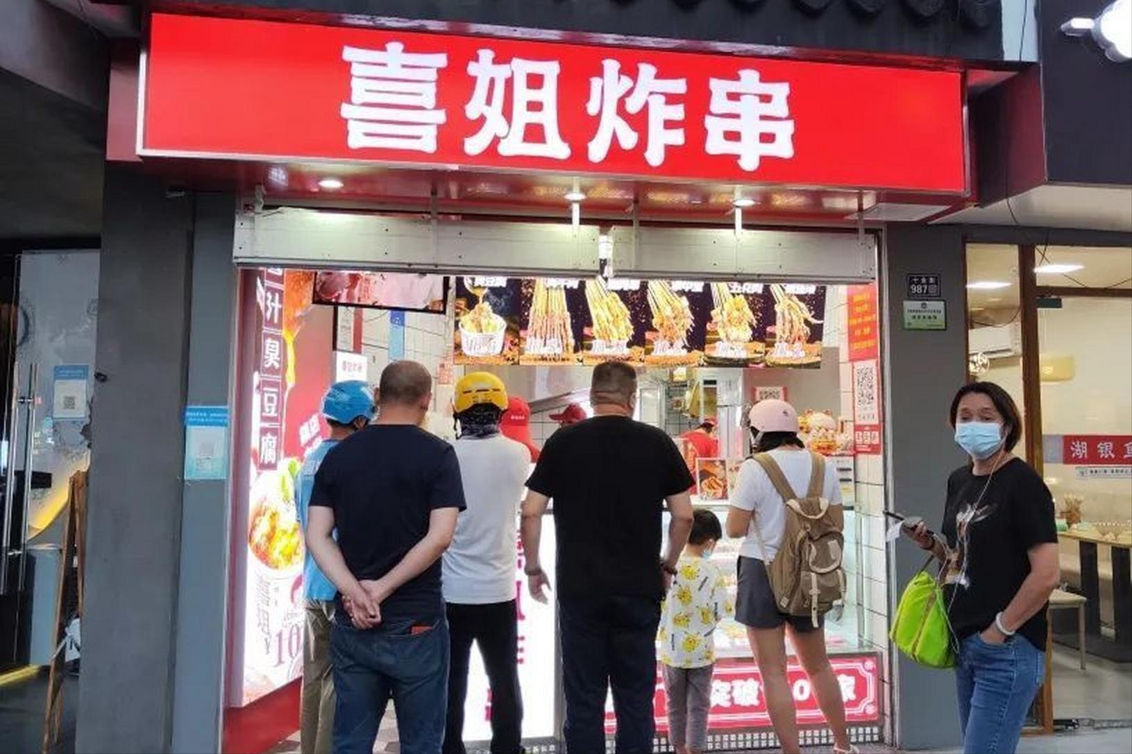 靠10平米店铺月赚8万,在小镇上开一家蜜雪冰城年利润