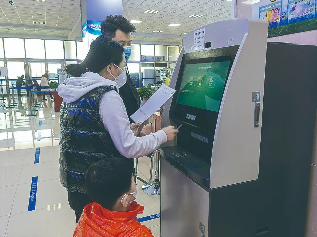 记者暗访我市多家窗口单位 (记者暗访多单位节后上班)