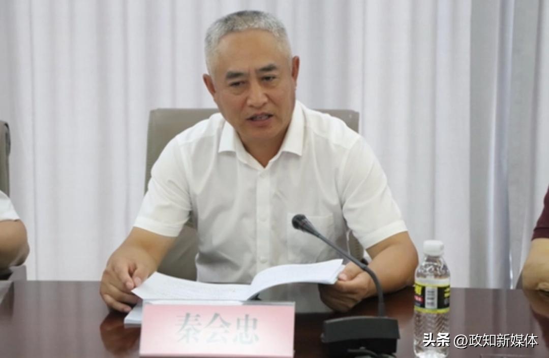 工作时间与监管对象打高尔夫球的厅官被双开，中央纪委罕见措辞直指“三个典型”