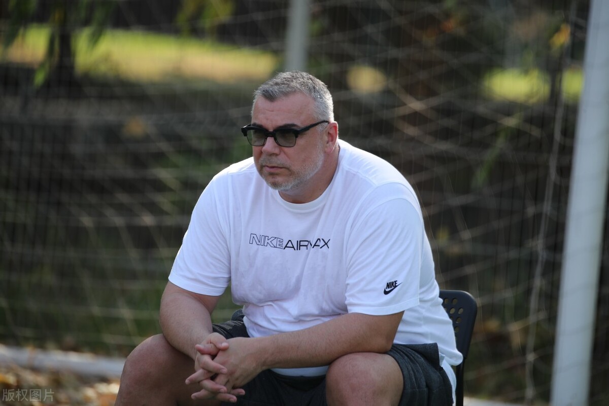 江苏苏宁球员,江苏苏宁这支球队还在踢吗