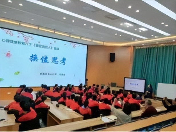 课堂示范首课融合——肥城市龙山中学开展示范课展示活动