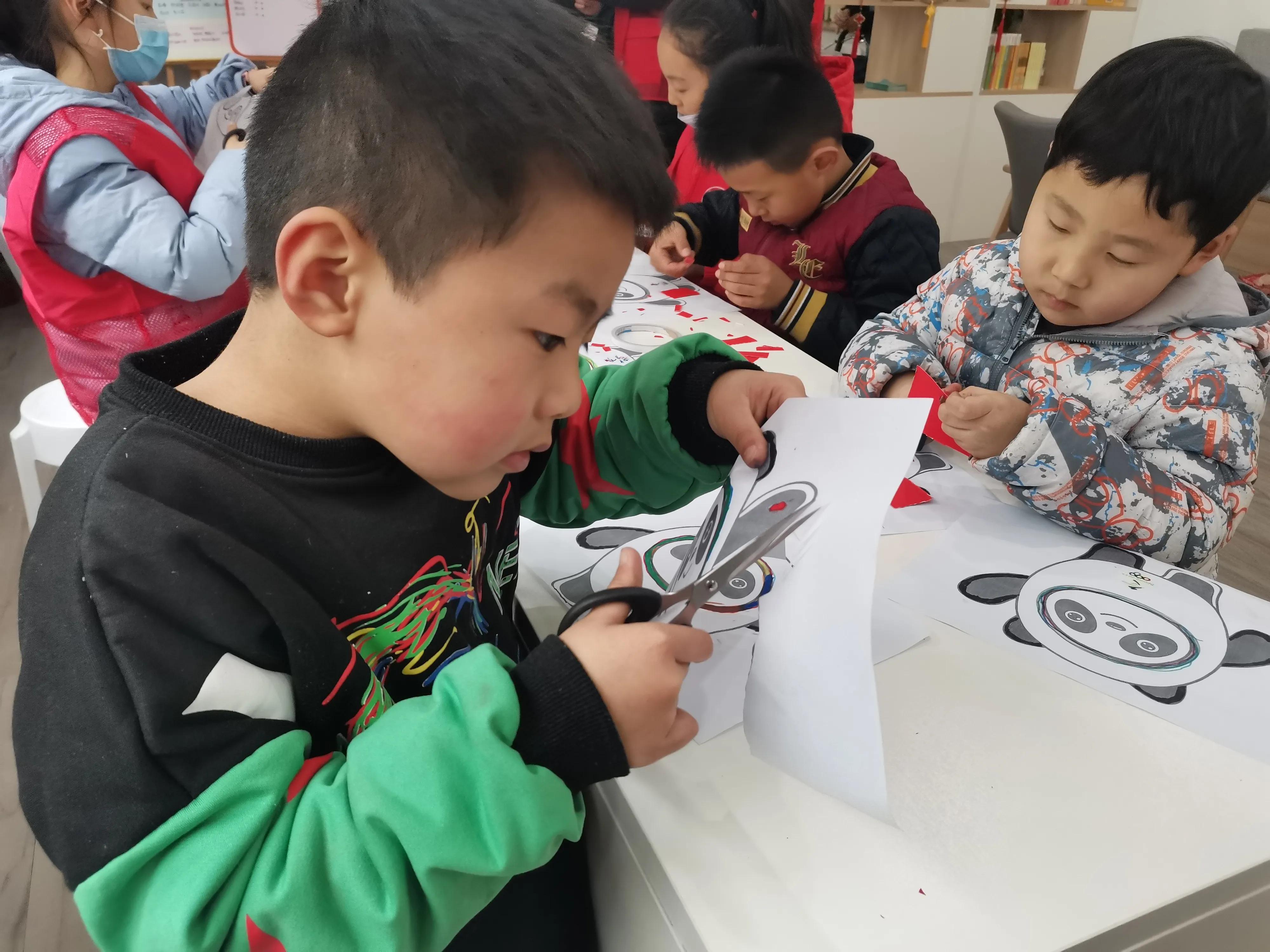 冬奥与元宵相结合的手工灯笼制作,制作冬奥会冰墩墩的元宵灯笼