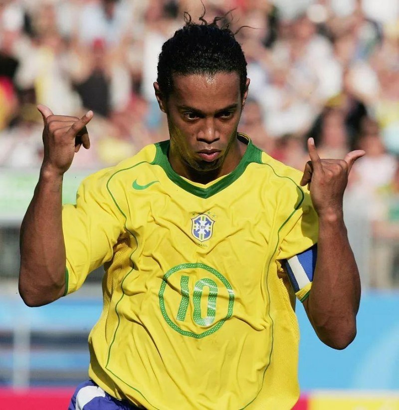 小罗巅峰时有多可怕现状,球王小罗的传奇之路