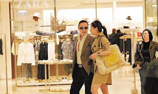 被谢贤养了12年,用青春换来2000万,如今35岁的Coco怎么样了?