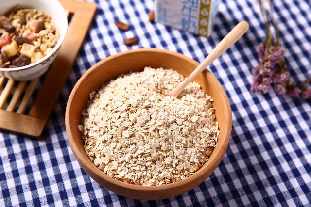 燕麦营养好，控糖效果也很棒，堪称家中必备的粗粮