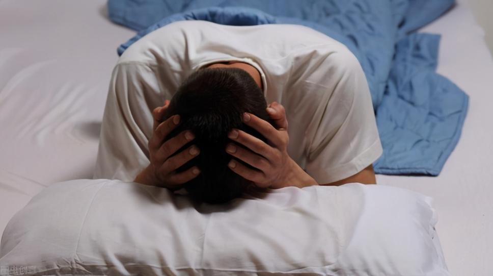 常失眠和缺乏维生素有关系？这2种维生素带着吃，有助于改善睡眠