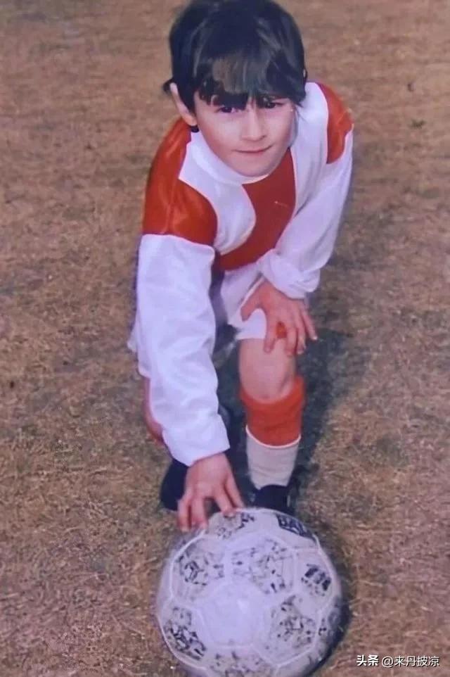 球王梅西的颠沛流离,梅西就这样孤独的站在原地