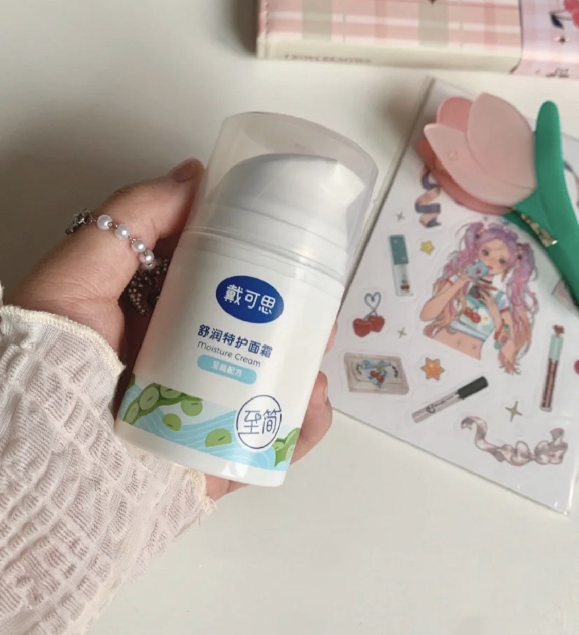 年轻的女孩子用哪一款面霜更好,40岁女人好用面霜有哪些