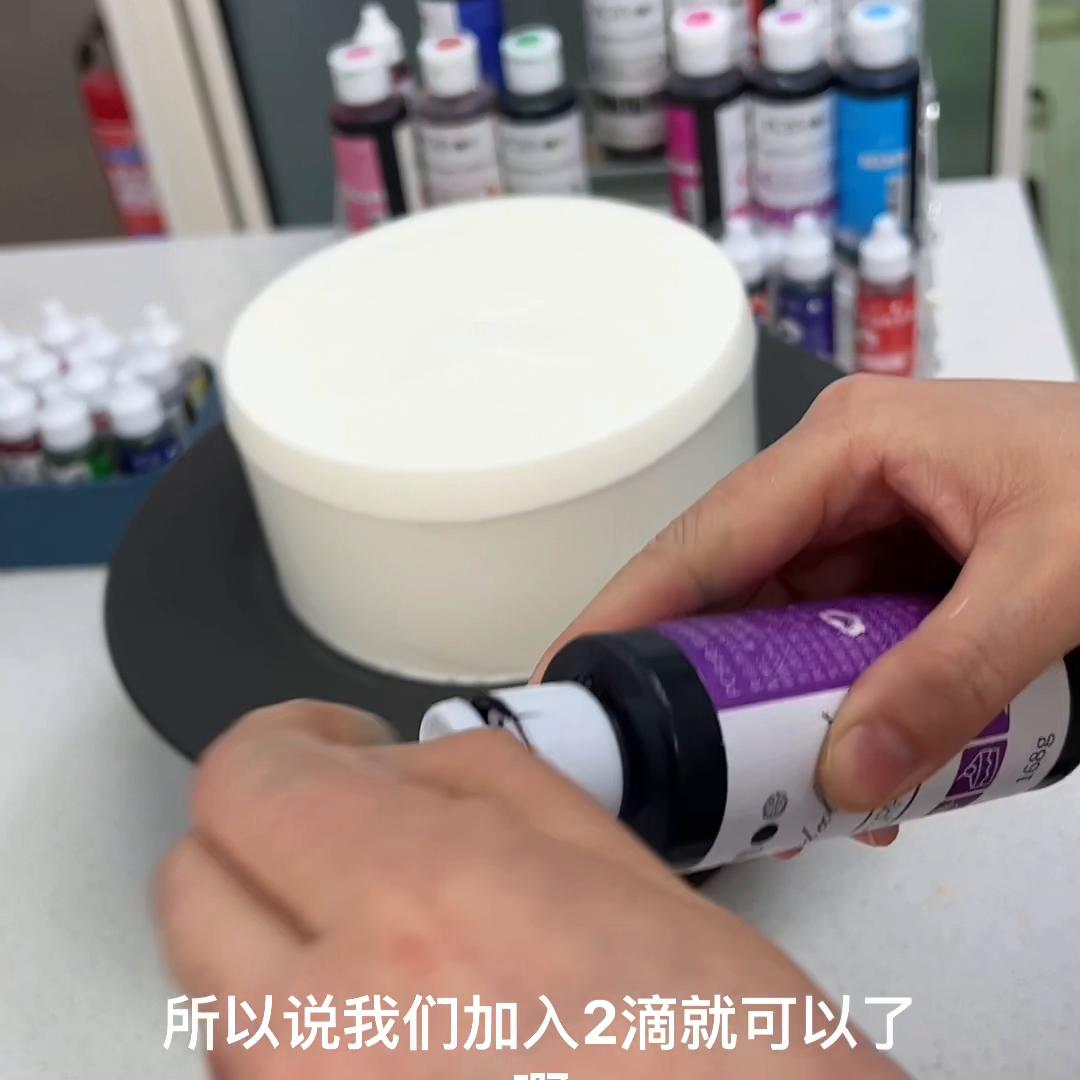 色素又有活动啦哈，一瓶也是五折，两瓶也是五折，再送一个...