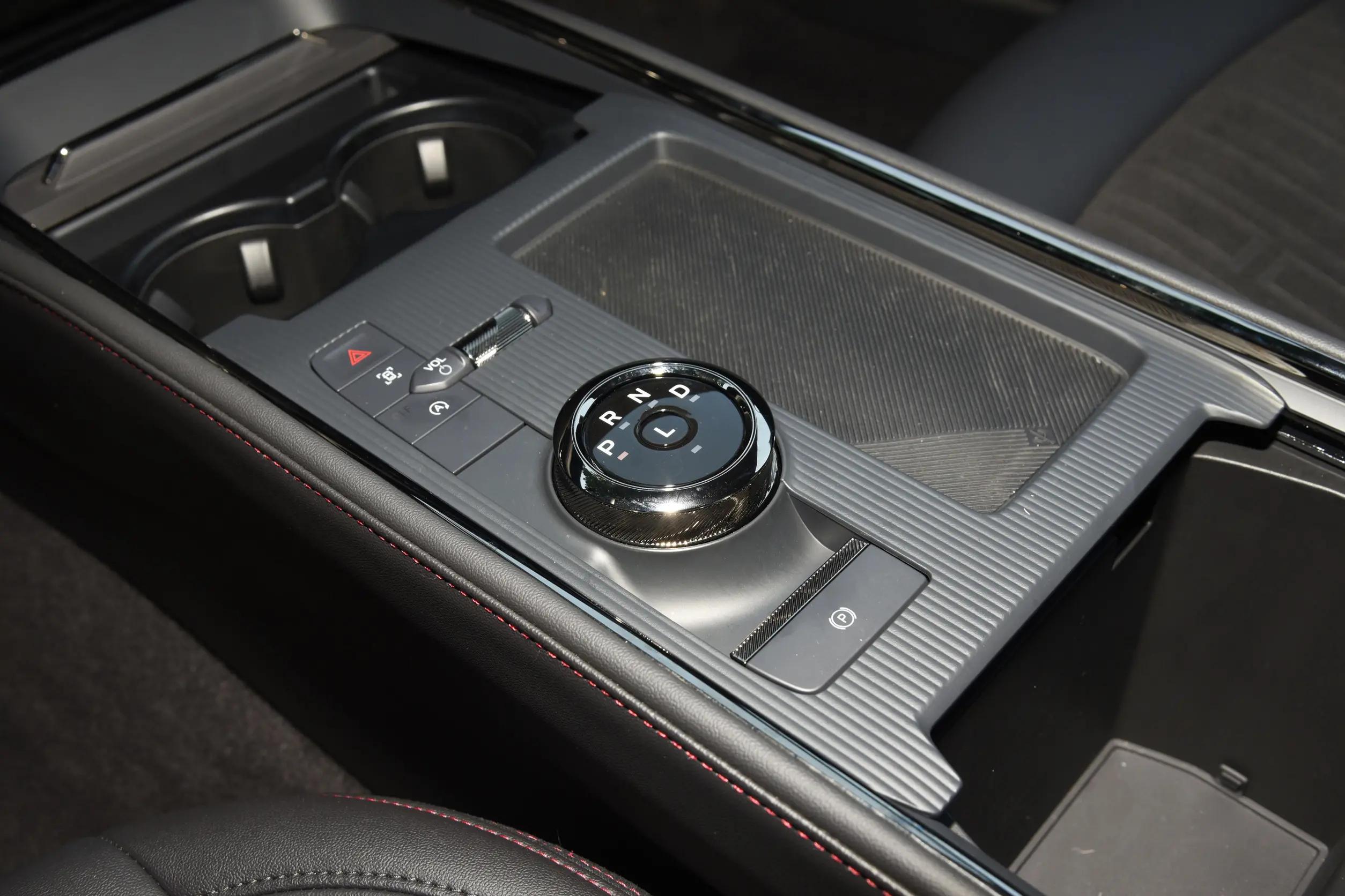 2023款福特蒙迪欧最新价格,2023款蒙迪欧1.5T豪华手机支架