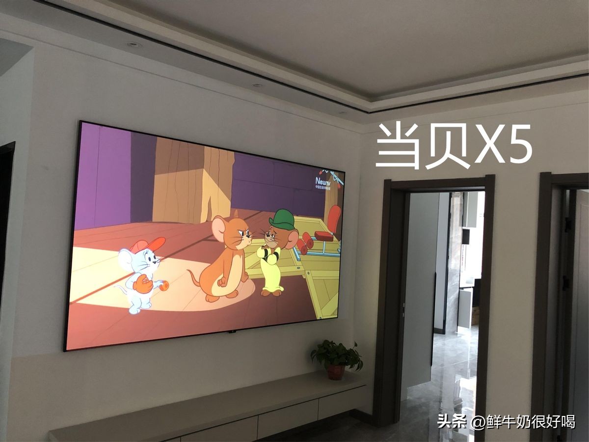 投影仪亮度与流明多少最好,投影仪有100000流明亮度的吗