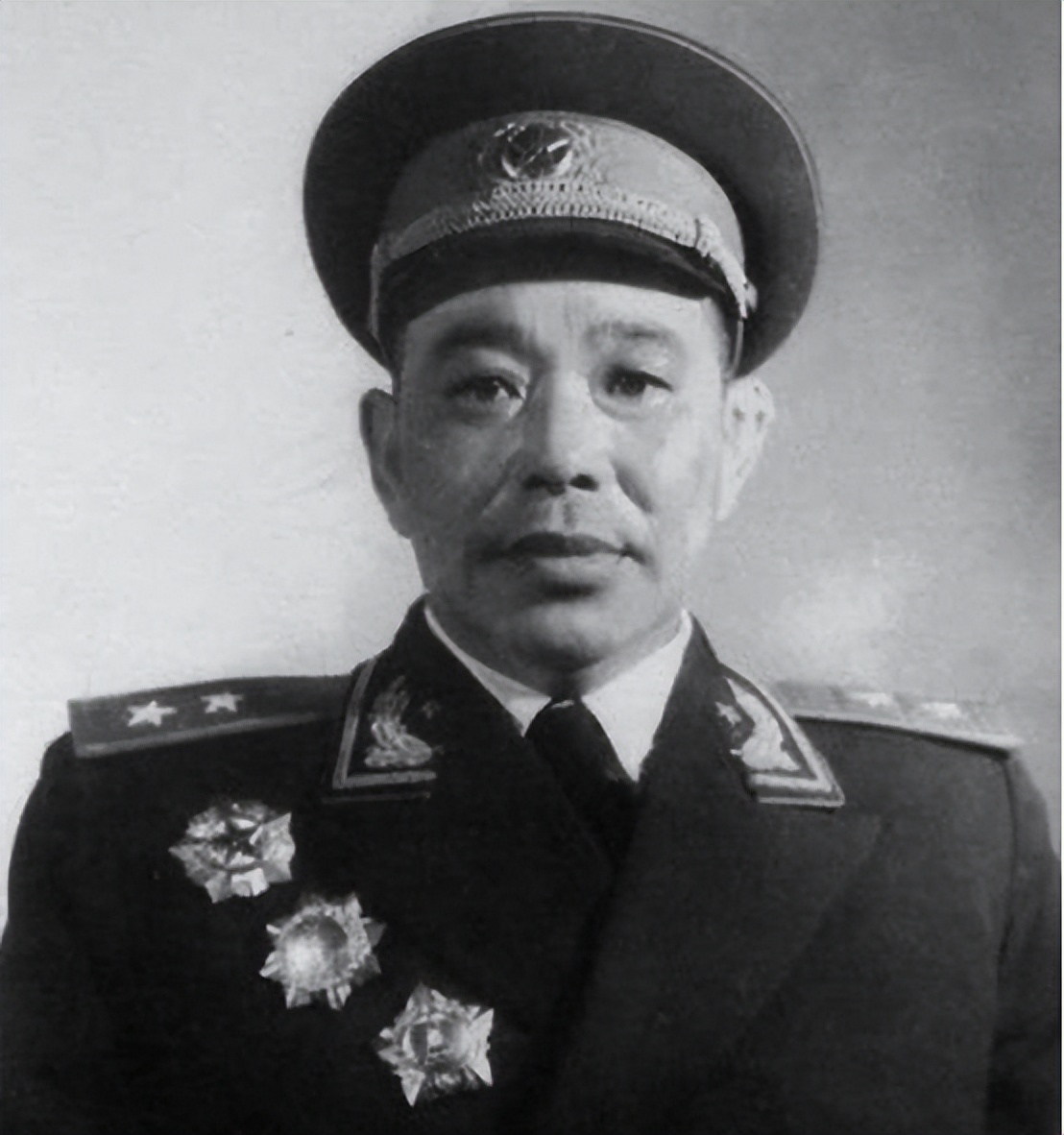 94年廖汉生到周恩来纪念馆参观，结束时被问：您是贺龙的外甥吗？