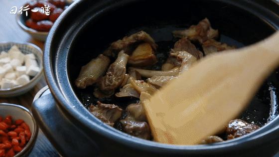 一鸽胜九鸡鸽子汤做法,一鸽胜九鸡汤功效与作用