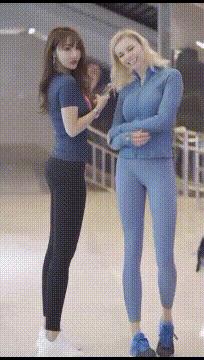 女孩子看起来外表美丽，其实裤袜已经掉到大腿根了！哈哈哈