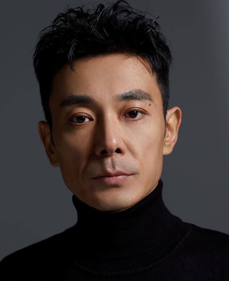 《后浪》补过头的朱老板扮演者，曾做过10年警察，用演技征服观众