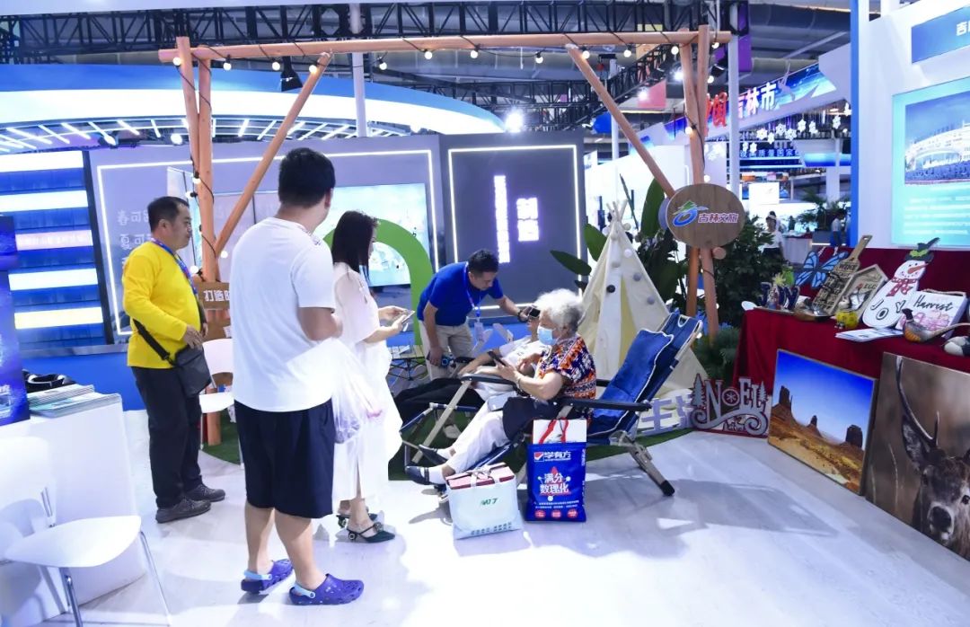 鎶㈠厛鎺㈢濂ョ壒鑾辨柉,鎶㈠厛鎺㈠崠鍦哄畬鏁寸増