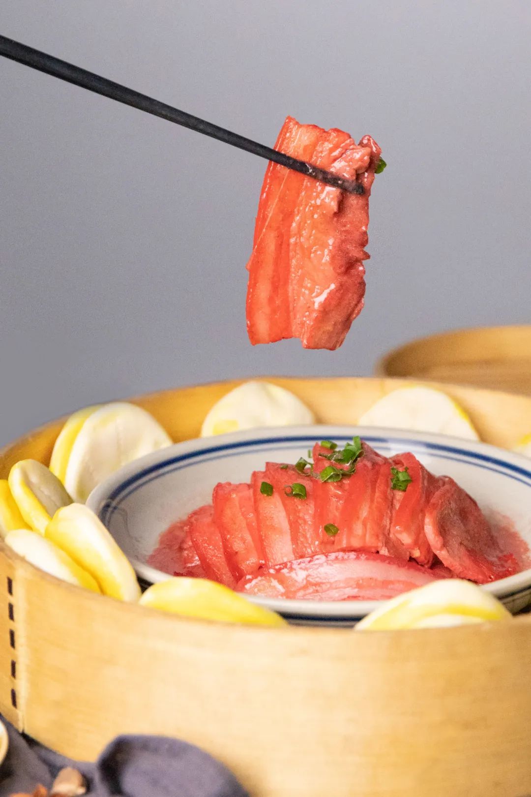 碳水*弹炸**配肉食，甘肃人的年味有多“攒劲”？