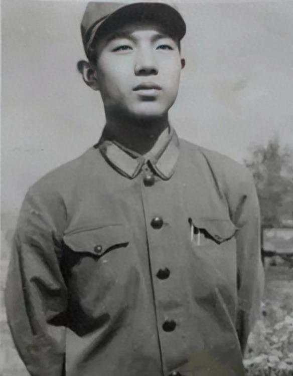 1990年，我在边疆高炮团当兵，被高炮人建的大型礼堂所震撼