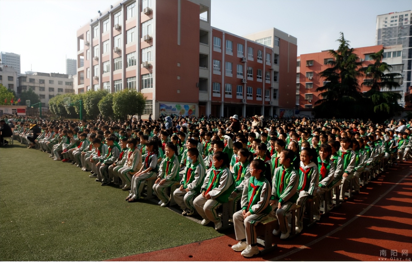 南阳市第十六小学举行2023年第十八届春季运动会
