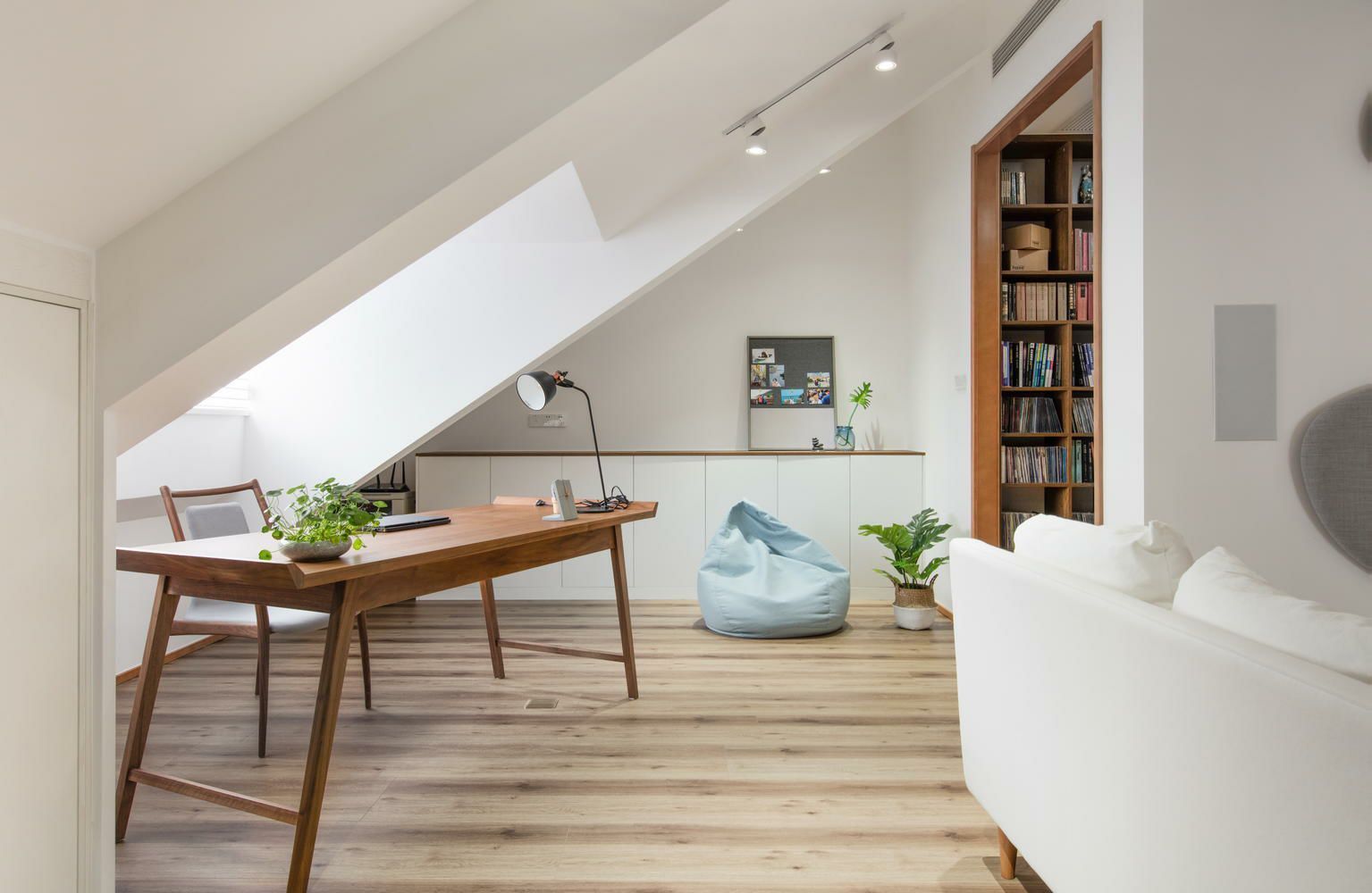 斜屋顶阁楼内部隔热的最佳方案,顶楼阁楼怎么开窗户