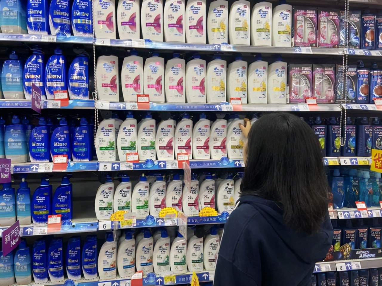 洗发水到超市买还是专卖店买好些,这3种洗发水建议不要买