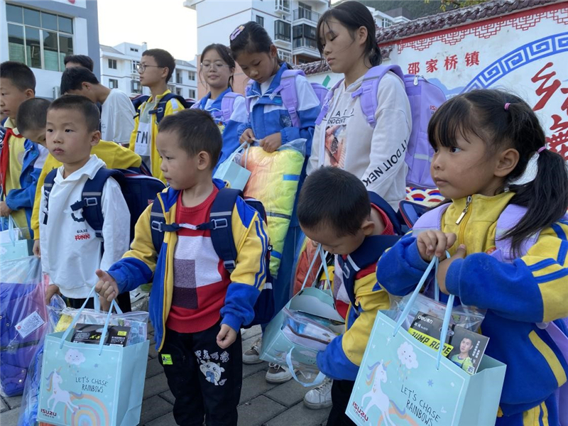 车轱辘上的希望工程，江西五十铃“点亮计划”为留守儿童筑梦