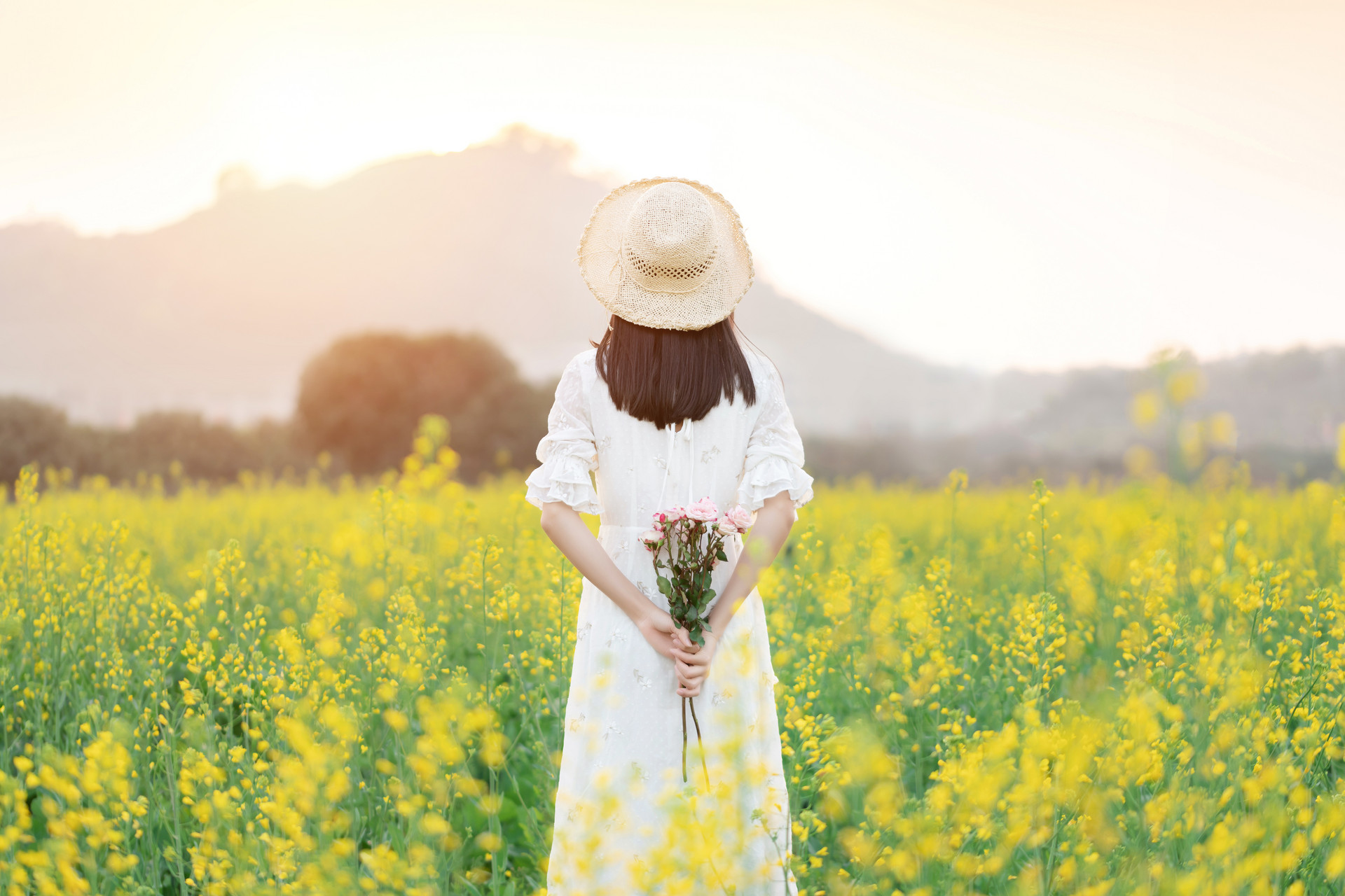 微信聊天怎么看出来他喜欢你,微信上陪你聊天的人是喜欢你吗
