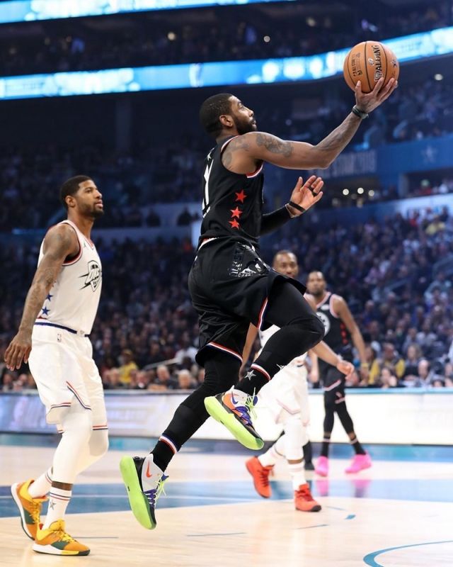 凯里欧文穿过哪些球衣,欧文踩凯尔特人logo穿的什么球鞋