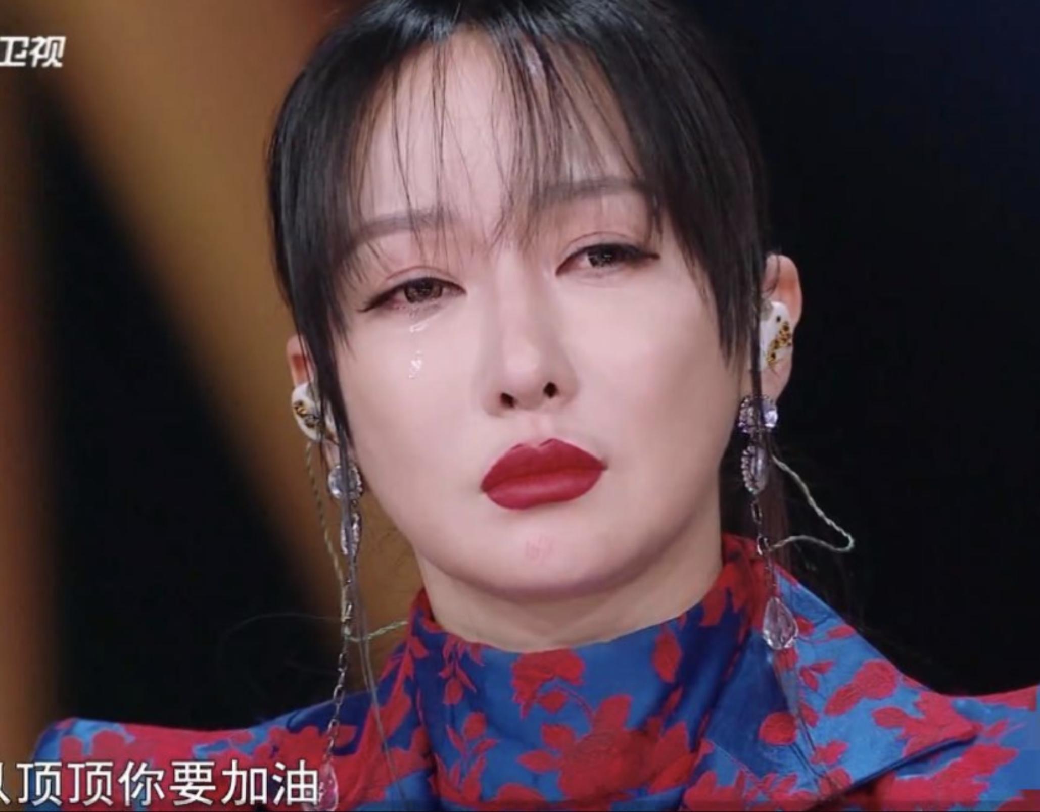 走出国门萨顶顶完整版,萨顶顶爆红后走出国门