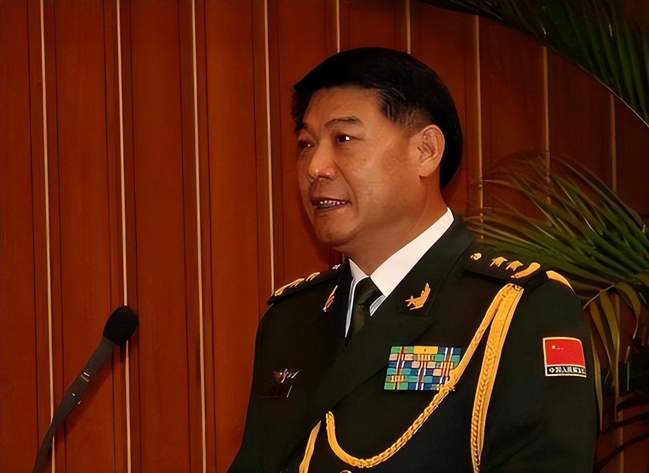 部队军官最新军衔对应时限,现在部队上的军衔是怎样区分的