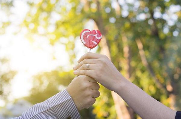老婆总是刷小视频,女朋友老是被小视频误导