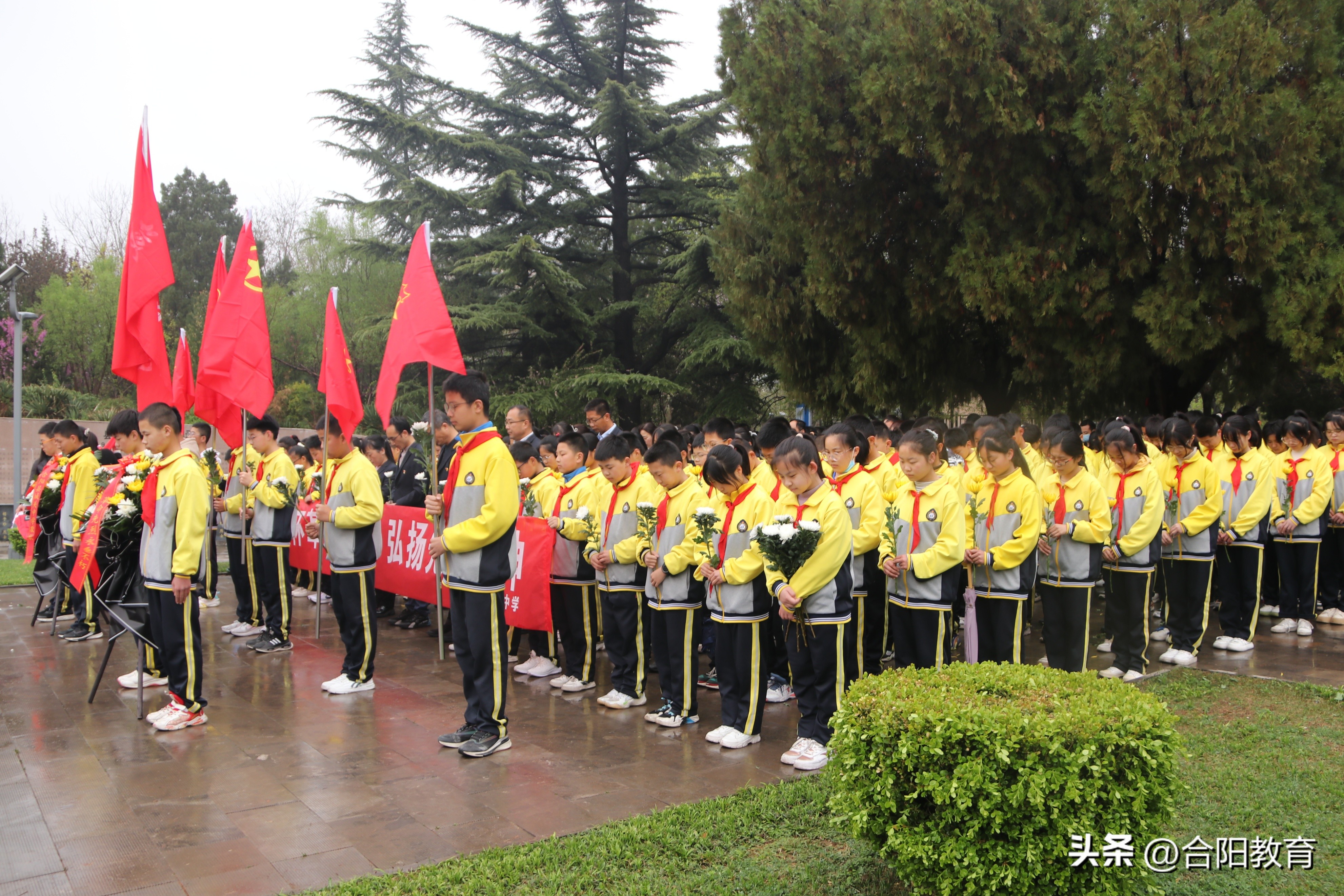 学生参加清明网上祭英烈活动照片,清明主题线上祭英烈活动学生图片