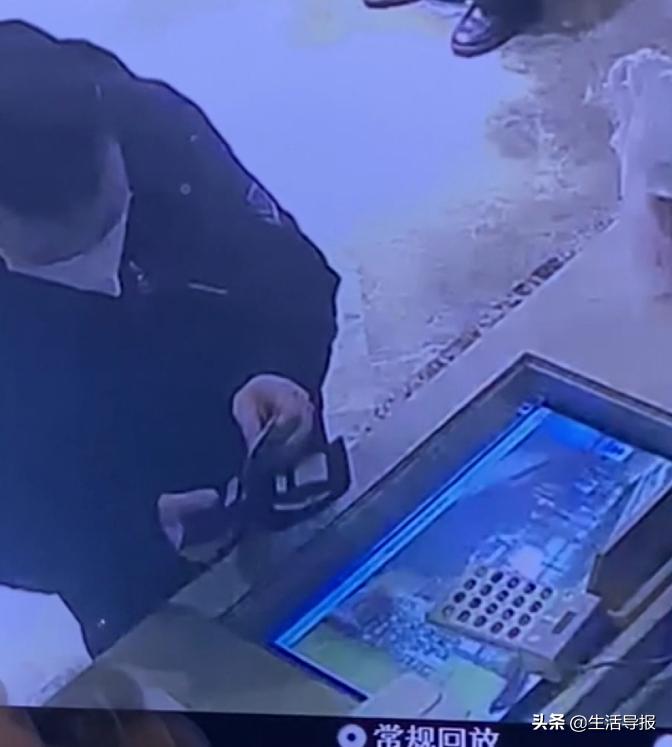鞍山盲人小伙去洗澡,结账发现储值卡被调包!洗浴中心:只要密码对,谁持卡结账都没问题