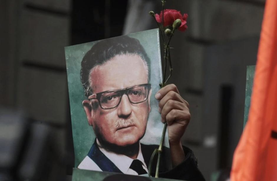 铁血总统阿连德：抗美图腾人物，面对美国挑乱，手持步枪战斗到死