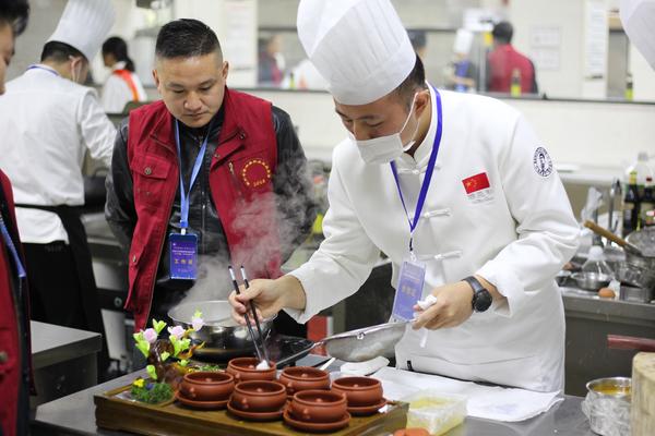 蒙眼拉面创始人,蒙眼抻面