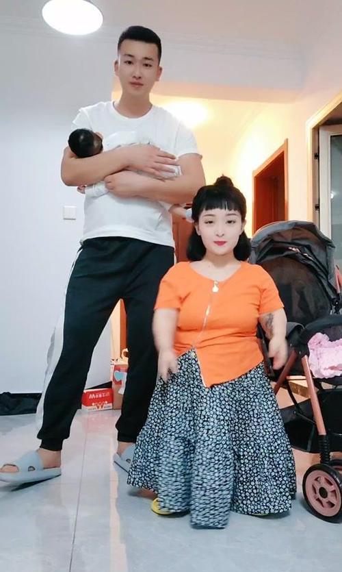 河北小伙娶侏儒症女子,侏儒男人对妻子打掉孩子
