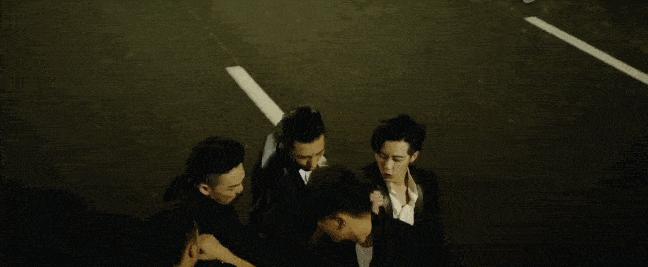 好甜，她嫁给自己的漫画主人公啦